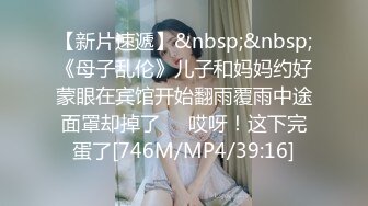 高铁厕所TP漂亮极品长发白球鞋美女嘘嘘